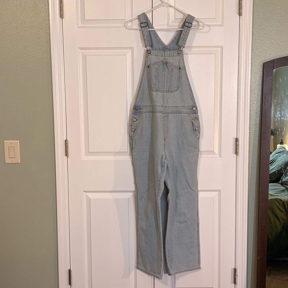 Old Navy Light Wash Denim Carpenter Overalls Women's Size 6 Straight Leg